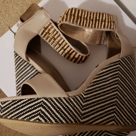 BCBG beaded espadrille wedge heel 5.5 inches - Picture 4 of 4